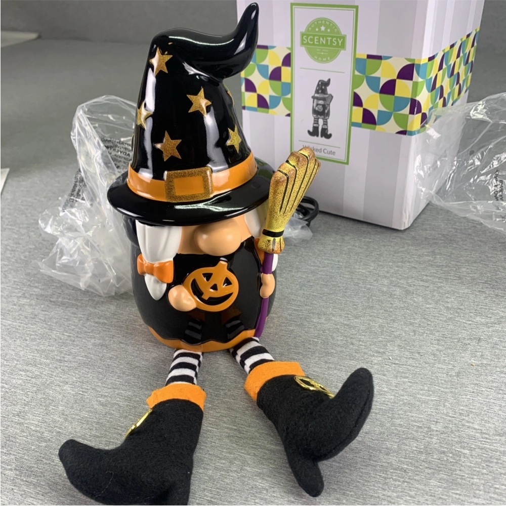 Brand New In Box Scentsy Wicked Cute Warmer